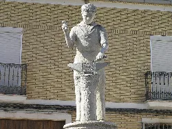 Statue eines Schmieds mit Hammer in Herrera, Sevilla.