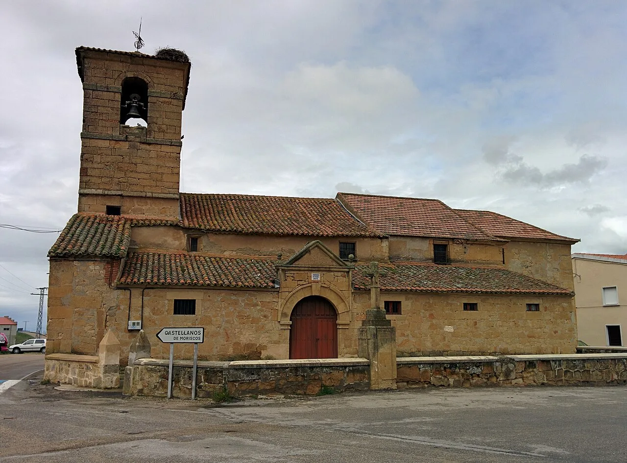 Iglesia de San Pedro Apóstol, en Moriscos (Salamanca, España).