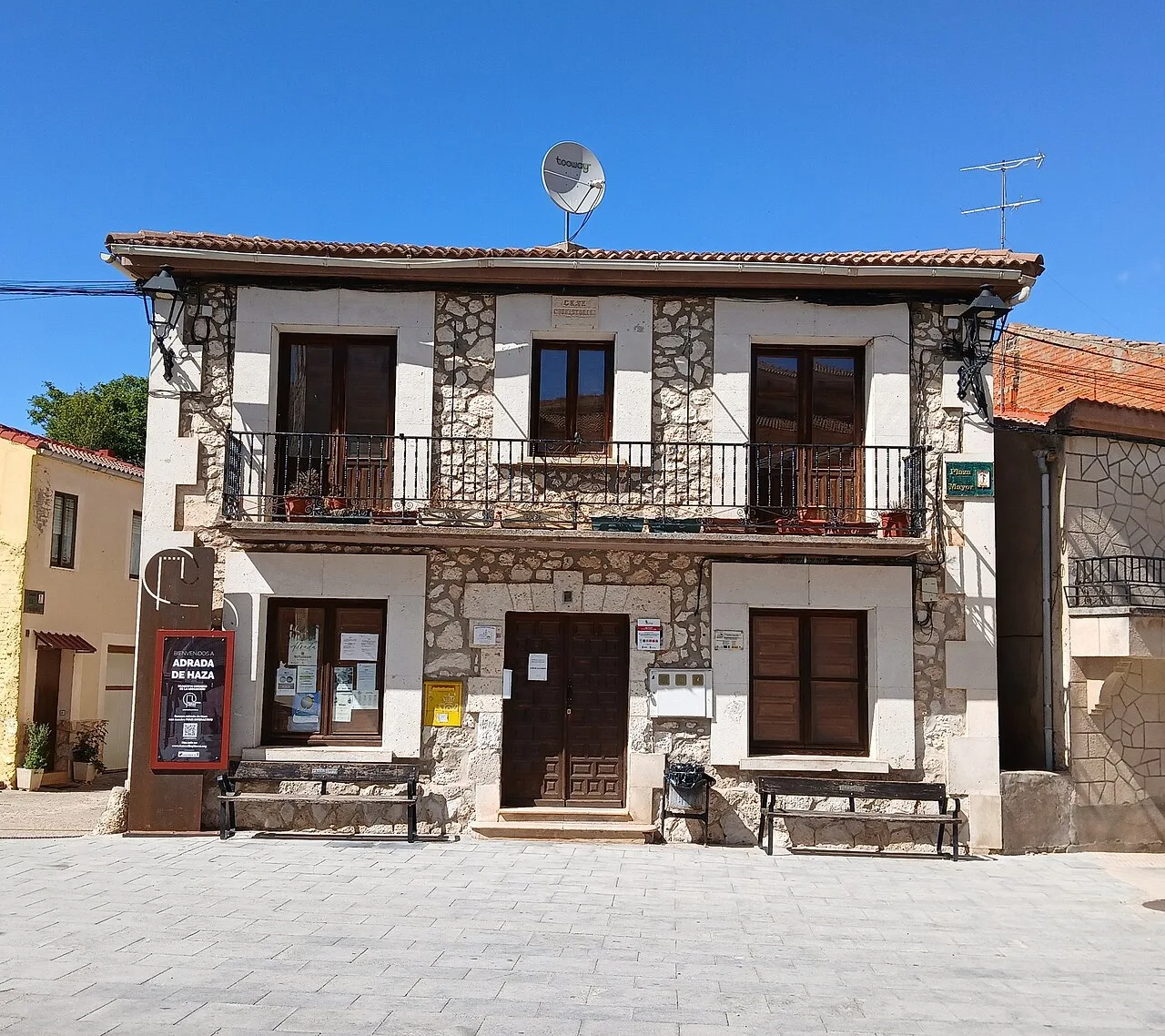 Casa consistorial de Adrada de Haza (Burgos, España)