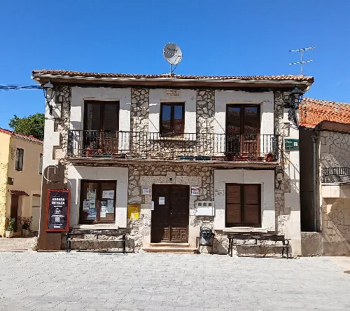 Casa consistorial de Adrada de Haza (Burgos, España)