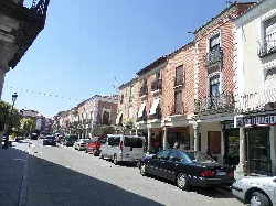 Porticoes and buildings in the square of Peñaranda de Bracamonte.