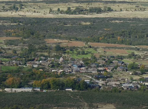 Vista de Majaelrayo desde la ladera oeste del pico Ocejón.