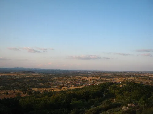 Landscape with view of Cerezal de Peñahorcada from a hill.
