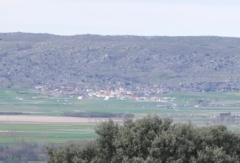 Panorámica de  Muñopepe  en el valle de Amblés desde la sierra de Yemas, Provincia de Ávila, España.