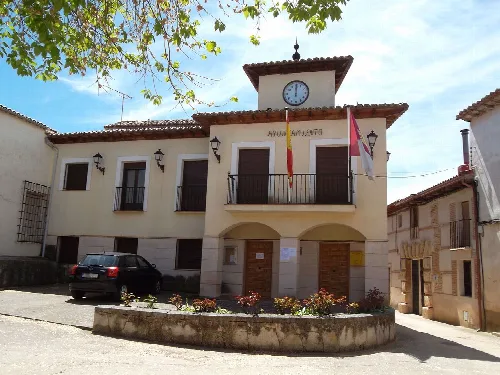 Cañizar-El Ayuntamiento en la Plaza de la Constitución.