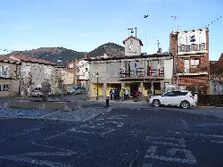 Square with town hall, clock, and fountain in Navalmoral de la Sierra.