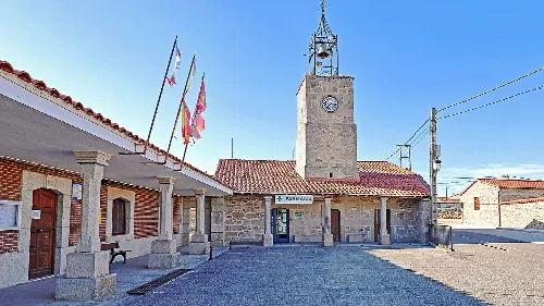 Rathaus und Uhrturm in Carbellino, Zamora.