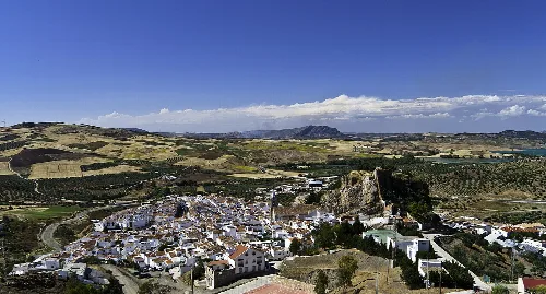 Blick auf Ardales und die ländliche Landschaft vom Calvario.