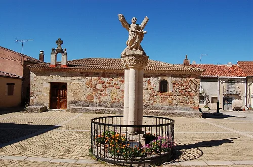 Ermita y escultura de San Andrés en Contreras