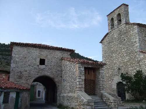 Iglesia y Plaza de Poyatos (Cuenca, Castile-La Mancha, España)