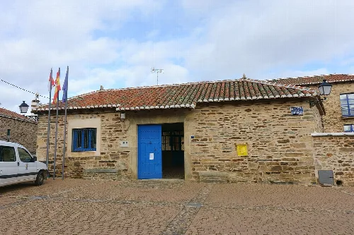 Casa consistorial de Santiago Millas (León, España), situada en el barrio de Arriba.