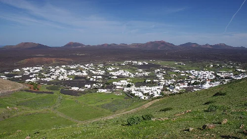 walk near Montaña del Medio and Yaiza
location: near Yaiza, Lanzarote island, Spain
author: Jan Helebrant
www.juhele.blogspot.com

license CC BY-SA