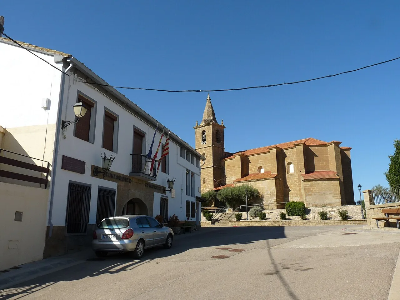 Marracos - Ayuntamiento e Iglesia de Santa Catalina
