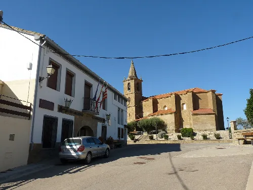 Marracos - Ayuntamiento e Iglesia de Santa Catalina