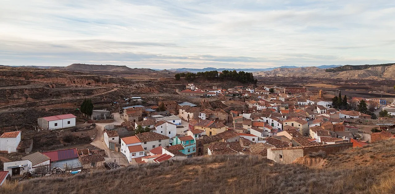 Panoramic view of Morata de Jiloca with scattered houses and hills.