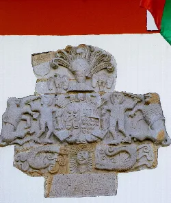 Escudo heráldico en la fachada del Palacio Murga en Zalla.