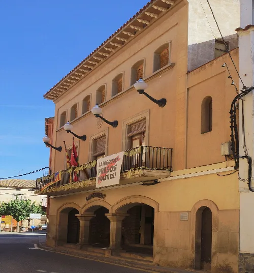 Ginestar,  Catalonia: Central square and town hall