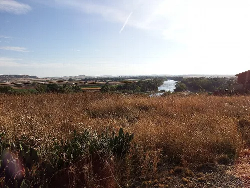 Blick auf Fluss und Felder in Fresno de la Ribera, Zamora.