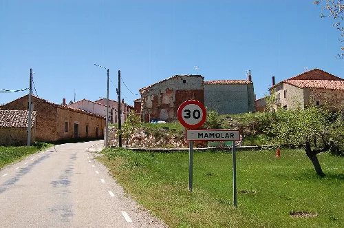 Acceso a Mamolar desde el este