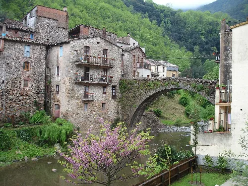 Osor (la Selva), Catalonia, Spain





This is a photo of a building listed in the Catalan heritage register as Bé Cultural d'Interès Local (BCIL) under the reference IPA-33470.