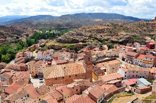 Vista parcial (meridional) de Villel (Teruel), desde el castillo (2017).