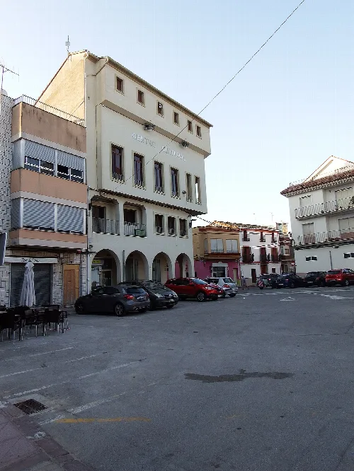 Building with arches on the ground floor and a Cultural Center sign in Moncofa.