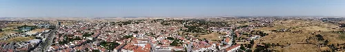 Panoramablick auf Trujillo von Osten, mit alten Straßen und Gebäuden.
