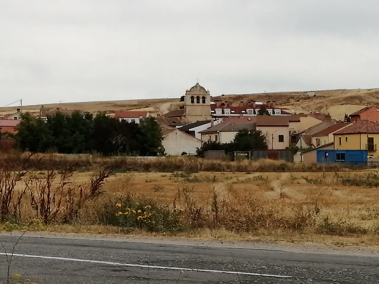 Houses and a church in Hontanares de Eresma, Segovia.