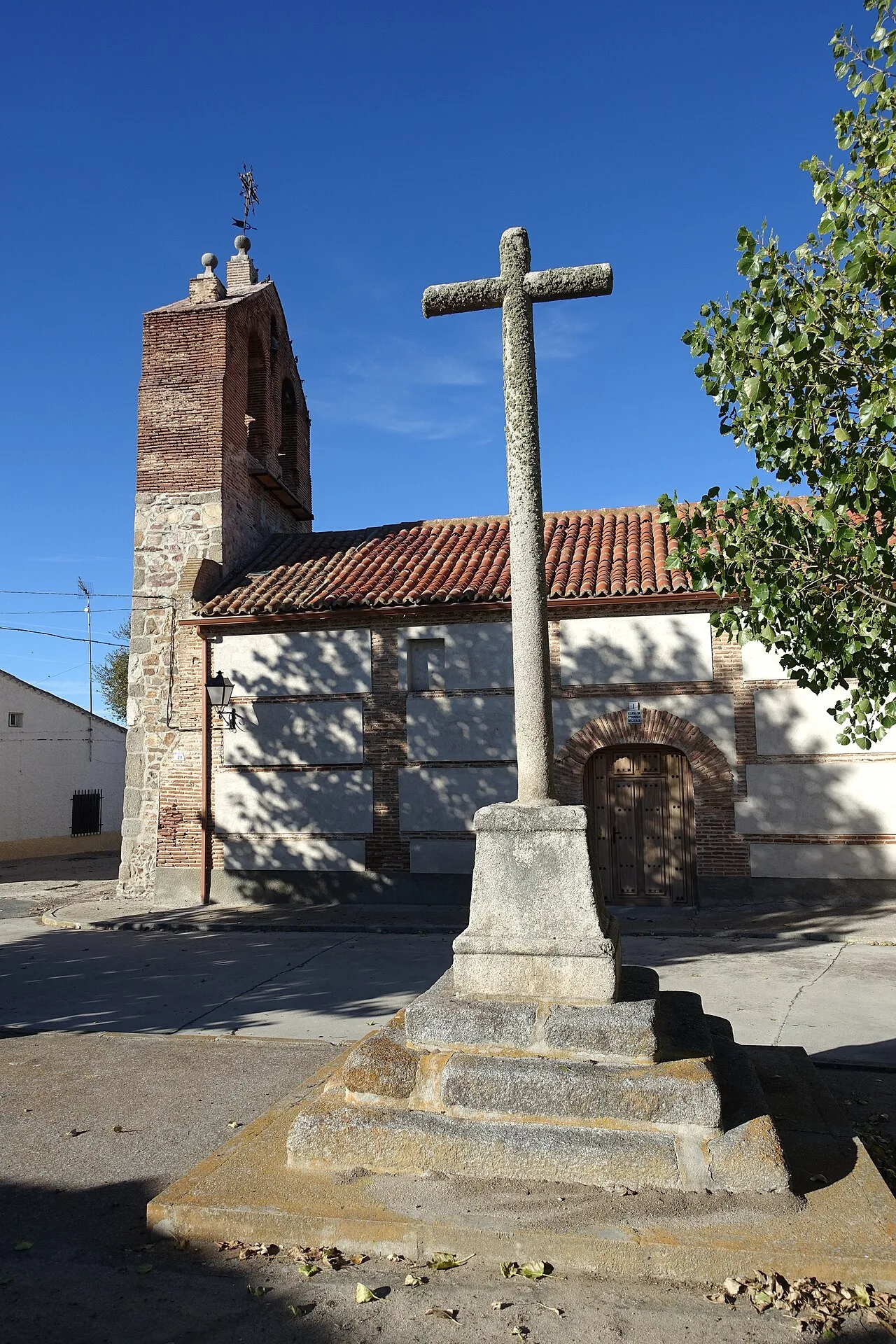 Iglesia de Santo Domingo de Guzmán, en Viñegra de Moraña (Ávila, España).