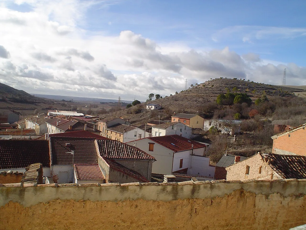 Vista del pueblo de Piñel de Arriba (Valladolid) desde el atrio de su iglesia.