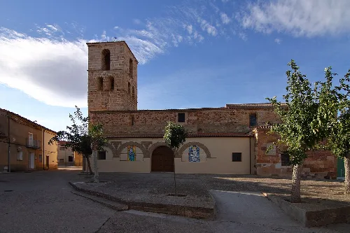 Südostfassade der Kirche der Himmelfahrt in Cubillos, Zamora.