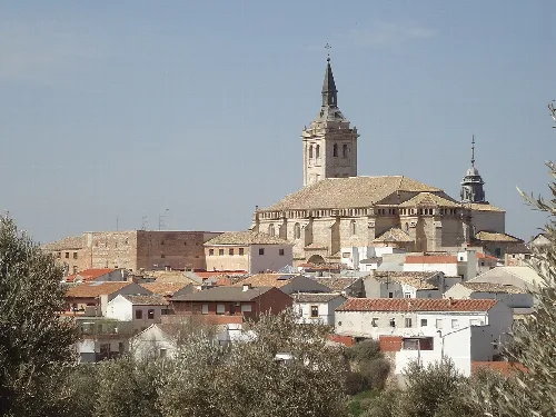 View of Yepes with church and buildings in the foreground.