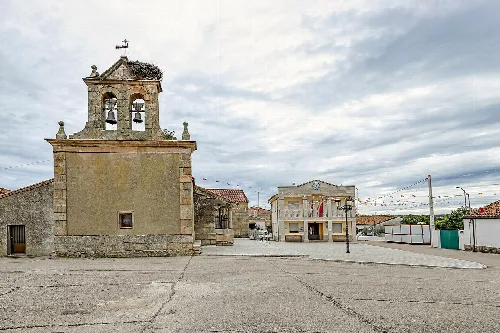 Valderrodrigo es un municipio de la comarca de La Ramajería, provincia de Salamanca.