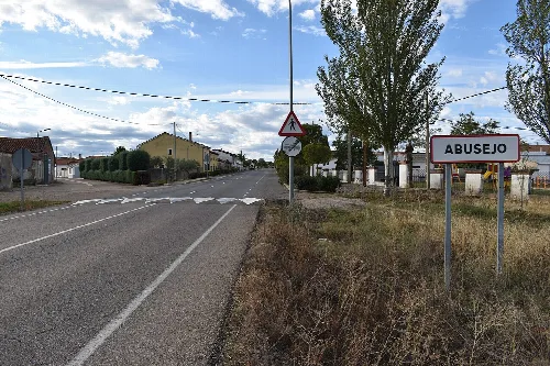 Speed limit sign and Abusejo sign in Salamanca.