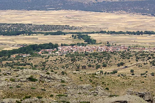 Panoramablick auf Solosancho und Umgebung von Ulaca.