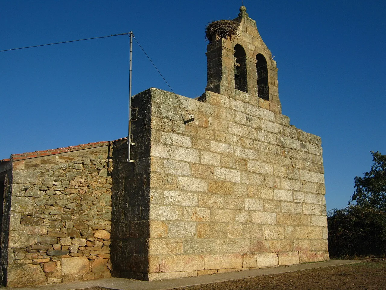 Frontal de la iglesia de Picones