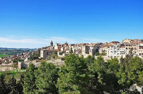 Panoramic view of Cervera with historic buildings and walls.