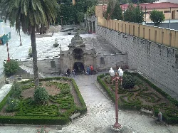 Gardens with pathways, bushes, and a fountain in Ourense.
