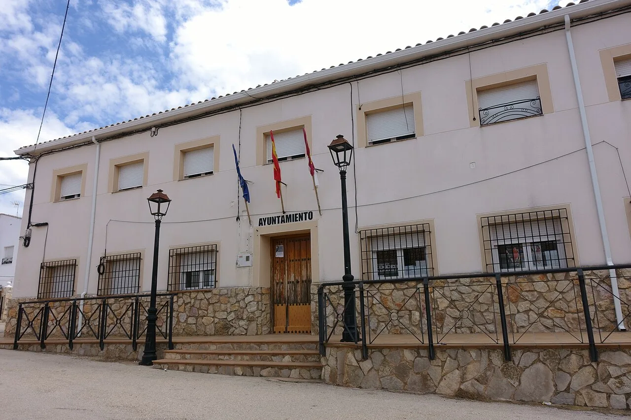 Casa consistorial de Rada de Haro (Cuenca, España).