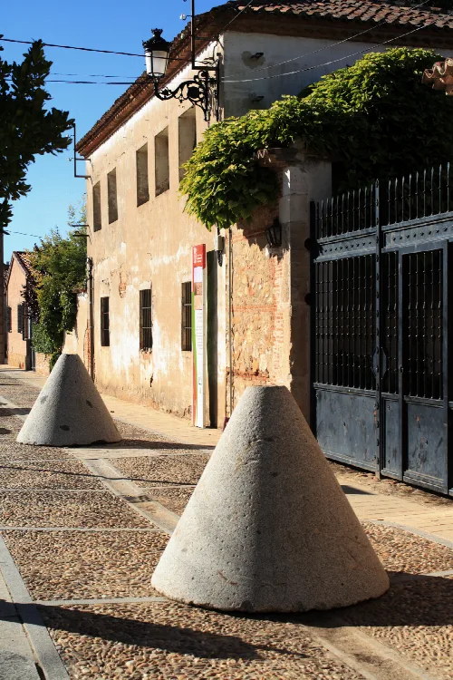 Piedras de molino de aceite, en Fontanar, provincia de Guadalajara, España.
