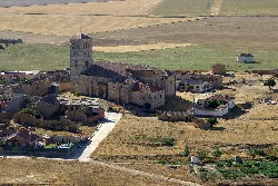 Church with tower in the center of the image in Torremormojón.