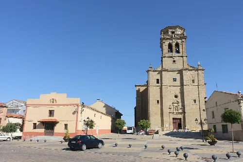 Kirche Santa María del Castillo und Theater in Fuentesaúco, Zamora.