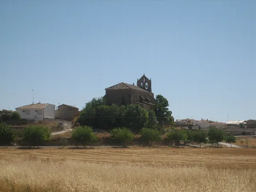 Vista desde el llano de la Iglesia de la Asunción de Nuestra Señora de Tébar