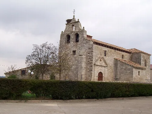 Iglesia de San Esteban en Villodrigo (Palencia, Castilla y León). De estilo barroco, fue reconstruido sobre la primitiva iglesia.En su interior, destaca un bello San Andrés de madera policromada.