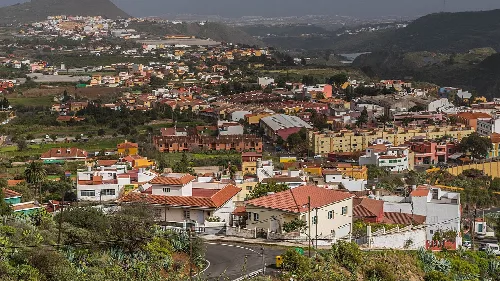 Häuser und Hügel in Valsequillo de Gran Canaria.