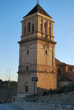 Glockenturm der Santa María Kirche in Alcaudete, Jaén.