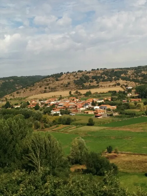 Vista de Santa María de Ordás, León, España, dese la torre de Ordás