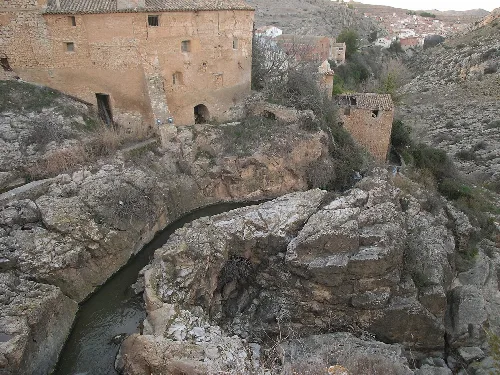 Presa romana de Almonacid de la Cuba, Zaragoza, Aragón, España/Spain. Acequia madre de Belchite, con los molinos de Almonacid. Presas históricas del río Aguasvivas