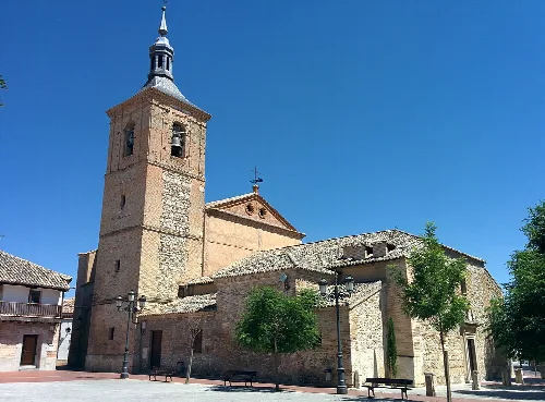 Church of Our Lady of the Assumption in Borox with tower and stone facade.