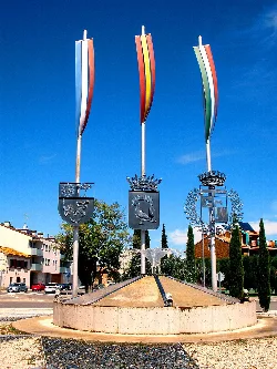 Fountain and Zuera flags on a roundabout with France and Italy flags.